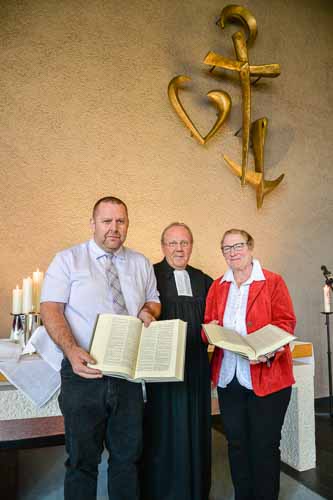 Neue Altarbibeln für die Ev. Kirchengemeinde Finnentrop