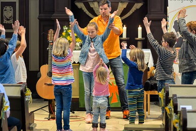 Im Gänsemarsch quer durch die Kapelle