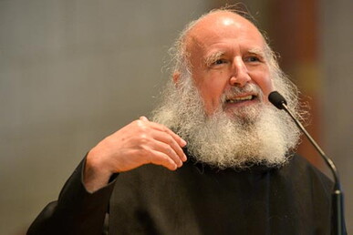 Ein besonderer Moment der Gemeinschaft mit Anselm Grün