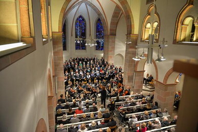 Begeisterte Ovationen für die Sänger und das Orchester