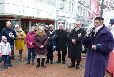 Kirchliche Gruppen beim 27. Lüdenscheider Weihnachtsmarkt der guten Taten