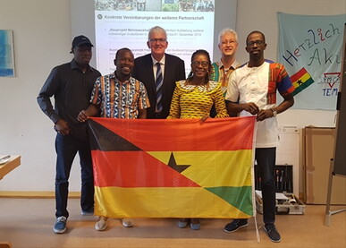Abschied von Ghanaern im Gemeindehaus in Heedfeld mit Bürgermeister Schönenberg