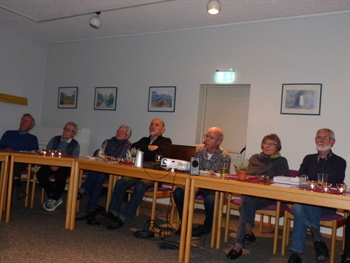 Edgar Düe (3.v.r.) sprach vor dem überregionalen CVJM-Kreis Unter uns im JugendheimMathildenstraße über die Arbeit der OMF International (Foto:Weiland)