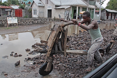 Straßenszene in Goma. Die ohnehin schweren Lebensbedingungen im Kongo werden durch die Staatskrise verschärft (Foto: EKvW)