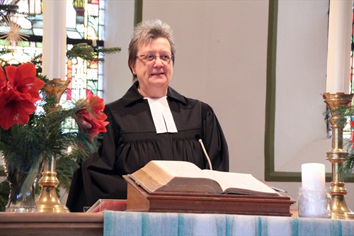 Doris Korte von der Kirchengemeinde Hülscheid-Heedfeld übernahm im Zuge des Kanzeltauschs die Verkündigung in der Erlöserkirche (Foto: Salzmann)