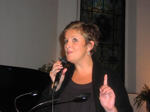 Christina Brudereck hat ein neues Buch mit dem Titel Für alles gibt es eine Zeit Rituale für Tag, Jahr und Leben herausgebracht (Foto: Weiland)