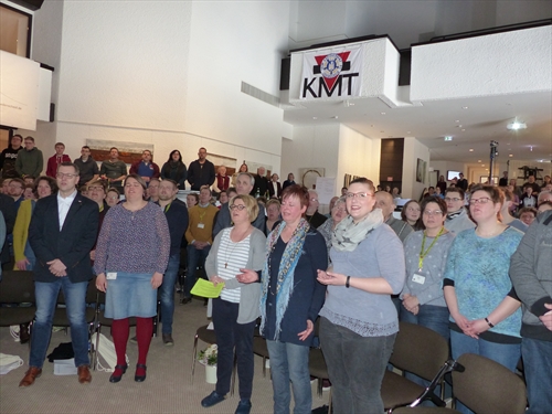 250 Teilnehmer kamen zur Segnungsfeier, als Abschluss der 65. Kreismitarbeitertagung des CVJM-Kreisverband Lüdenscheid im Haus Nordhelle zusammen (Foto: Weiland)