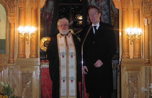 Sie führten durch die Liturgie beim vergangen ökumenischen Bußgang: Erzpriester Georgakakis (l.) von der griechisch-orthodoxe Gemeinde St. Irini-Nektarios und Pfarrer Sebastian Schultz von der Evangelische Christuskirchengemeinde Lüdenscheid (Foto: Weiland)