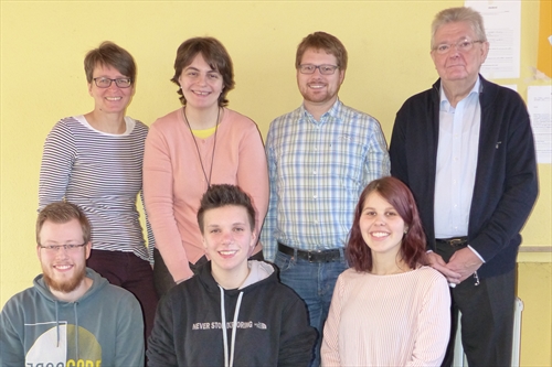 Der neue Vorstand des CVJM Brügge: Hintere Reihe v.l.n.r.: Ulrike Schwarzer (bisher stellvertretende Vorsitzende, jetzt Kassenwartin), Vereinsvorsitzende Andrea Hill, der neugewählte 2. Vorsitzende Tim Reich, der bisher Kassenwart war und Schriftwart Karl Heinz Hill. Vordere Reihe v.l.n.r.: Jan Moritz Schmale, neu gewählter 1. Beisitzer, Beisitzerin Laura Meyer und neu gewählte 3. Beisitzerin Ronja Osterland (Foto:Weiland)