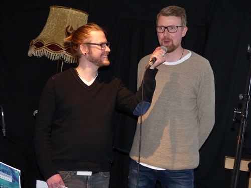 Vorstellung des Referenten, Daniel Schneider (r.) durch Daniel Scharf (l.) (Foto: Weiland)