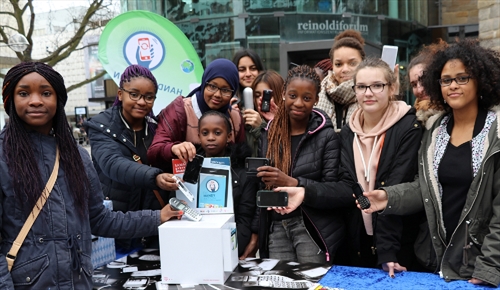 Mit dem Erlös Ihrer Handy-Sammelakti onen unterstützen Sie Menschenrechtsprojekte von Brot für die Welt und der Vereinten Evangelischen Mission (Foto: MÖWe)