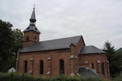 1868 erbaut und damit in diesem 150 Jahre alt - die Ev. Kirche in Altenhundem (Foto: M.Graf)