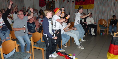 Public-Viewing im Gemeindehaus