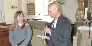 Jugendpresbyterin in ihr Amt eingeführt