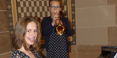 Zwei Schwestern, die mit ihrem Können beeindruckten