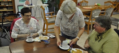 Sahne-Waffeln, ein Pott Kaffee und gute Gespräche