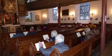Streit um die Kirchenbänke