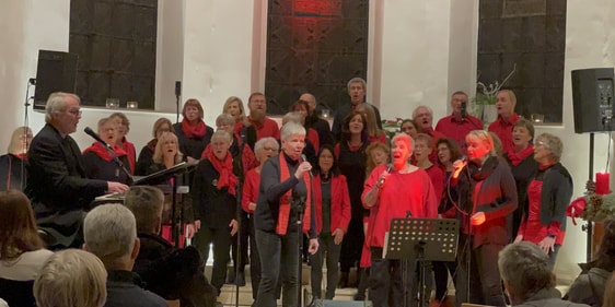 Am vergangenen Mittwochabend begeisterte der Gospelchor Risecorn bei seinem Weihnachtskonzert in der Oberrahmede. (Foto: Risecorn/privat)