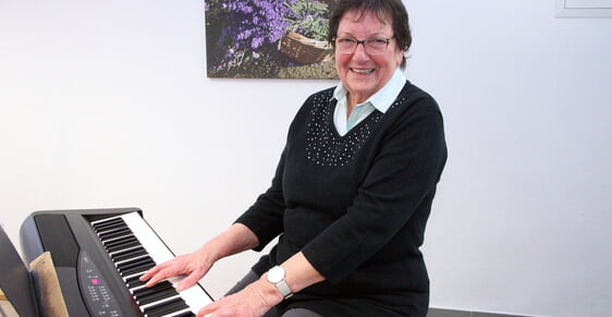 Musikalisch umrahmte Organistin Ingrid Hahn den Gottesdienst in Heedfeld, in dem es um die Freude an der Schöpfung und am Schöpfer ging. (Foto: Jakob Salzmann)