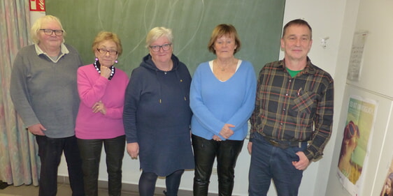Einstimmig bestätigt beziehungsweise neu in ihr Vorstandsamt beim Förderverein „Die Kirche im Dorf lassen“ gewählt (v.l.): Christel Marcus (2.Vorsitzende), Ingrid Weiland (Kassenführung), Claudia Nehrenheim (Beisitzerin), Rita Kattwinkel (1. Vorsitzende) Thomas Nies (Beisitzer). (Foto: Rainer Crummenerl)