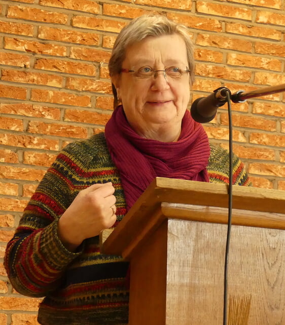 Pfarrerin i.R. Doris Korte bei ihrem Vortrag über „meins, meins, meins“. (Foto: Ingrid Weiland)