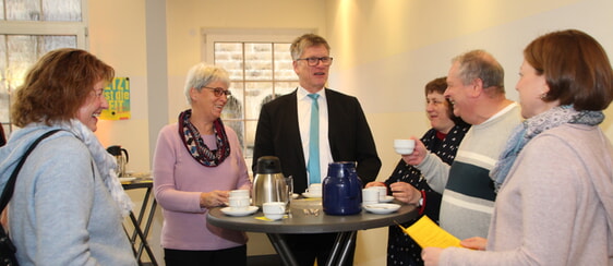 Auch Stefan Schick (2.v.r.), der die Fahrt zum Kirchentag organisiert, schmeckte der Eiringhauser Kaffee.