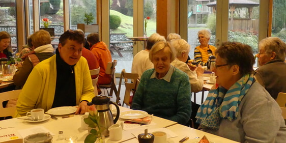 Beim ersten diesjährigen Frühstückstreffen der evangelischen Kirchengemeinde Oberrahmede konnte der Vorbereitungskreis ein „volles Haus“ verzeichnen. (Foto: Ingrid Weiland)
