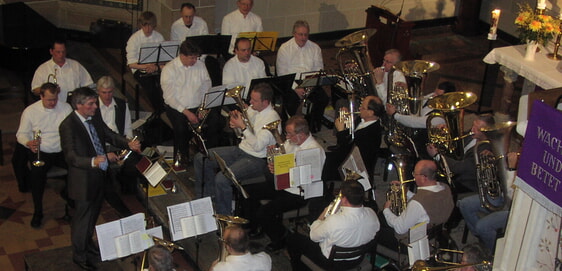 Am zweiten Abend spielt die Brassband aus Geisweid. (Foto: Ingrid Weiland)