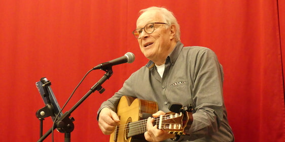 „Alles, was ich kann, habe ich hier gelernt.“, so eröffnete Jürgen Werth die Veranstaltung im CVJM-Lüdenscheid West in der Mathildenstraße. (Foto: Ingrid Weiland)