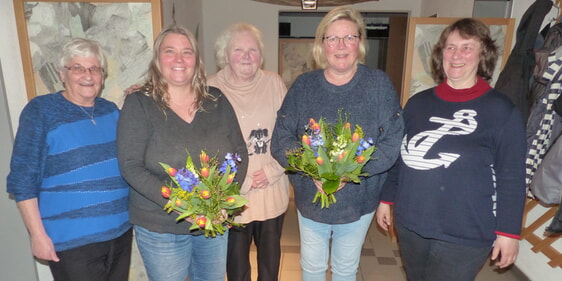 Überaus zufrieden mit der im vergangenen Jahr geleisteten Vereinsarbeit und auch der Anerkennung, die die zahlreichen Aktivitäten des CVJM im Dorf finden, zeigten sich die Vereinsmitglieder bei ihrer Anfang der Woche im Ev. Gemeindehaus stattgefundenen Jahreshauptversammlung. Unser Bild zeigt den Vorstand (v.l.): Ruth Matschke (Kasse), Anke Pies ( 1. Vorsitzende), Christel Marcus (Schriftführerin), Carola Nies ( 2. Vorsitzende), Liane Kalies ( Beisitzerin). (Foto: Rainer Crummenerl)