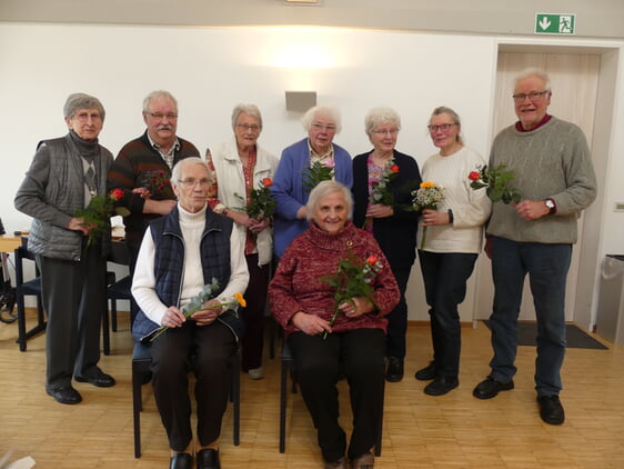 Ehrung der neun Seniorinnen und Senioren, die in den ersten drei Monaten dieses Jahres Geburtstag gehabt hatten. (Foto: Ingrid Weiland)