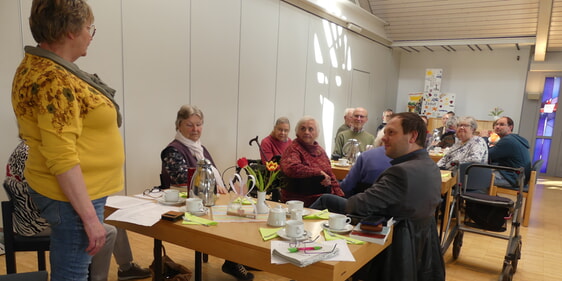 Zum Begegnungsnachmittag begrüßte Presbyterin Monika Rapp, die mit einem Team den Nachmittag vorbereitete. (Foto: Ingrid Weiland)