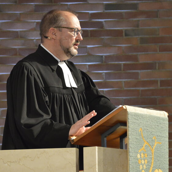 "Wir müssen raus und den Menschen neu klar machen, wer wir sind.", so Supterintendent Grote über seine Perspektive für den heimischen Kirchenkreis. (Foto: Iris Kannenberg)