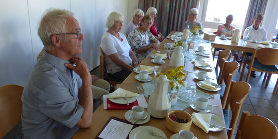 „Ich würde es jederzeit wieder so machen.“ Ein flammendes Plädoyer für den Beruf des evangelischen Pfarrers hielt Pastor i.R. Karl-Heinz Potthoff jetzt beim Besuch der Frauenhilfe in Rönsahl. (Foto: Rainer Crummenerl)