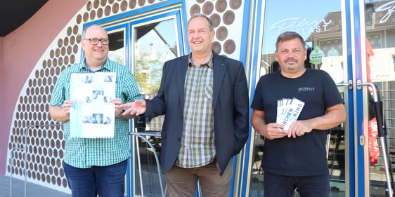 Matthias Menke (KEFB), Christoph Dickel (Kirchenkreis Lüdenscheid-Plettenberg) und Günter Schmidt (Filmpalast, von links) stellten das neue Programm der Reihe „Kirche und Kino“ vor (Foto: Görlitzer)