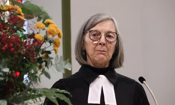 Worte über das Weltgericht gab Pfarrerin i.R. Bettina vom Brocke, die den Gottesdienst gestaltete, den Besuchern in ihrer Predigt auf Grundlage des Weltgericht-Textes aus Matthäus 25 zu bedenken (Foto: Salzmann)