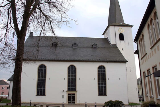 Die Ev. Nicolai-Kirche in Halver, hier ist Christoph Dickel seit über 20 Jahren tätig. Seine Verabschiedung am 28. April findet natürlich auch hier statt (Foto: Salzmann)