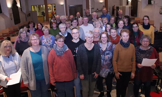 In der Kirchengemeinde Oberrahme bereitet sich der Gospelchor Risecorn auf seinen 25. Geburtstag vor - und lädt zum Mitmachen bei einem Chorprojekt ein (Foto: Salzmann)