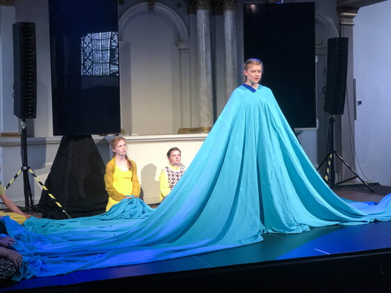 Maria (Lina Strych), überzeugte nicht nur durch ihr Schauspiel, sondern auch mit verschiedene Gesangsdarbietungen (Foto: Kannenberg)