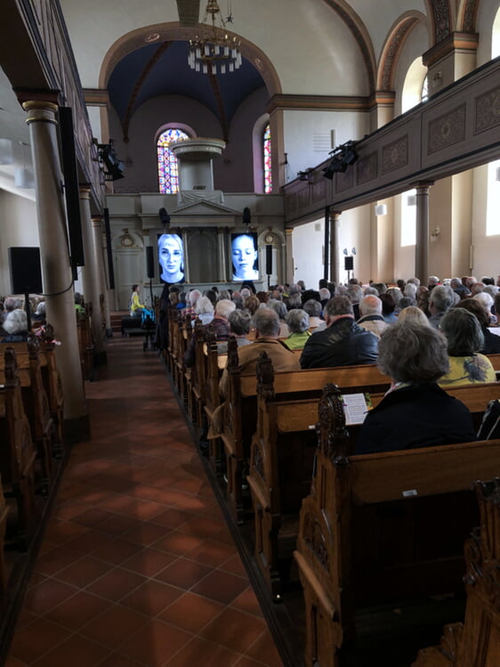 Das Schauspiel in Videoform gehört, neben den Aufführungen auf der Bühne und der Musik, zu den zentralen Elementen des Oratoriums (Foto: Kannenberg)