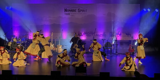 Beeindruckende Darbietungen bieten Einblicke in die mongolische Kultur. Musik, Tanz und Videopräsentationen erwartet die Zuschauer neben eindrucksvollen Lebensgeschichten. (Foto: Kleine)