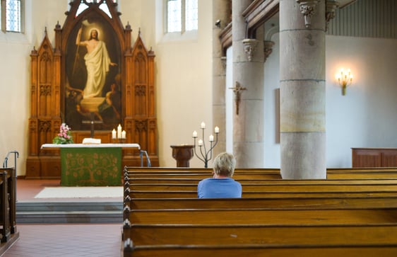 Gottesdienste sollen in den Kirchen im Ev. Kirchenkreises Lüdenscheid-Plettenberg frühestens ab dem 10. Mai wieder stattfinden können. Für ihre Kirchen müssen die Kirchengemeinden vorab ein Hygiene- und Abstandskonzept entwickeln. Erst dann ist ein Gottesdienst in der Kirche – unter entsprechenden Bedingungen – wieder möglich (Foto: EKKLP / Raith)