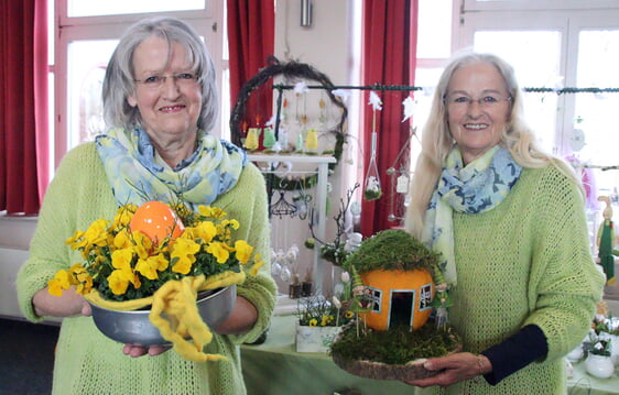 "Aus alt mach neu" hieß die Devise bei Karin Weiß und Monika Barwanitz. (Foto: Jakob Salzmann)