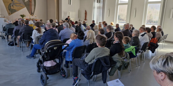 Große Anteilnahme unter den Gottesdienstbesuchern. (Foto: Damschen)