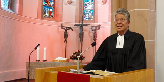 Pfarrer Volker Bäumer während der Predig. (Foto: Lüttecke)