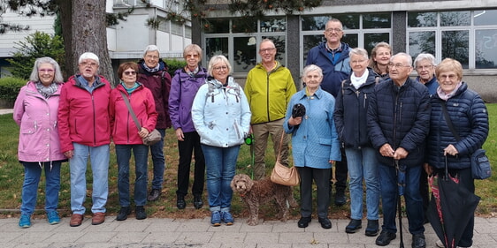 Trotz schlechtem Wetter ließen sich einige Besucher des Gottesdienstes von der anschließenden Wanderung nicht aufhalten (Foto: EJKG)