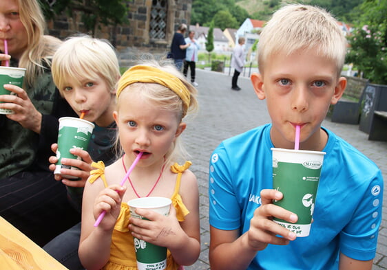 Slush-Eis war besonders bei den Kindern eine willkommene Leckerei (Foto: Salzmann)