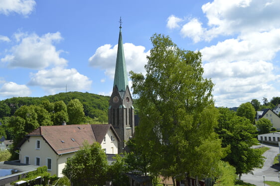 Seit ihrer Erbauung spielte die Kreuzkirche eine zentrale Rolle im Leben der Brügger. Sie war Schauplatz für Taufen, Hochzeiten und Trauerfeiern und somit ein Ort, der die Menschen in den entscheidenden Momenten ihres Lebens begleitet hat (Foto: Kannenberg)