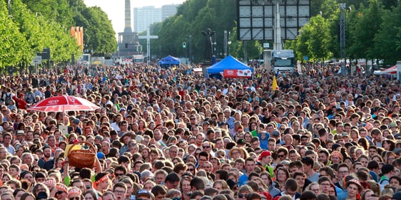 Wie beim letzten Kirchentag in Berlin werden auch auch Dortmund tausende von Besuchern erwartet. Mit der Tagesfahrt des Ev. Kirchenkreises Lüdenscheid-Plettenberg am 20. Juni, kann man viele interessante Programmpunkte vor Ort erleben (Foto: DEKT)
