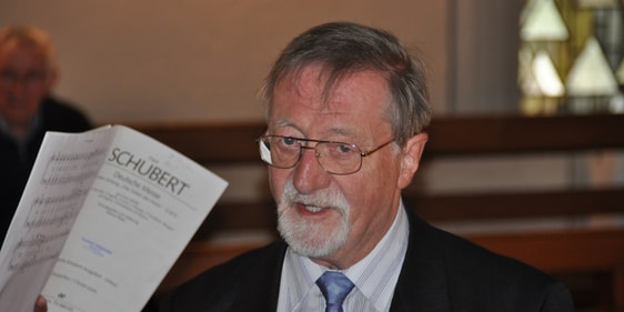 Leitete offiziell zum letzten Mal den Kirchenchor der evangelischen Kirchengemeinde in Attendorn: Kirchenmusikdirektor i.R. Gerhard Strub (Foto: Ernst)